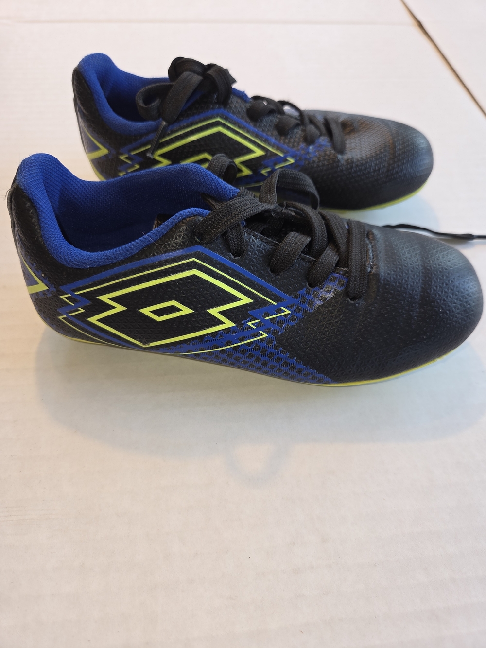 LOTTO Kids Black & Blue Soccer Cleats